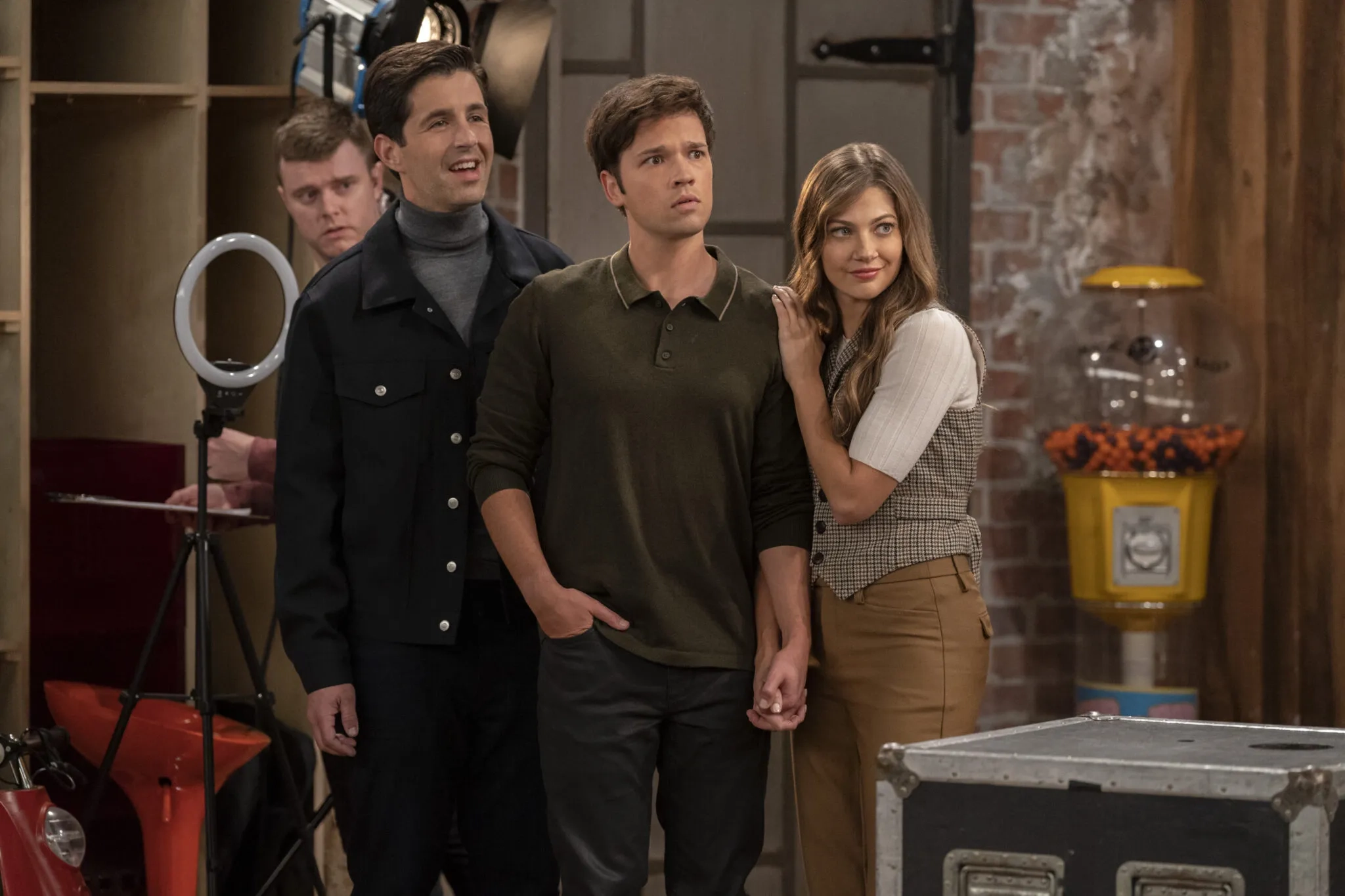 Nathan Kress, Josh Peck, Jerry Trainor, Rosé, Miranda Cosgrove, and Mia Serafino in iCarly (2021)