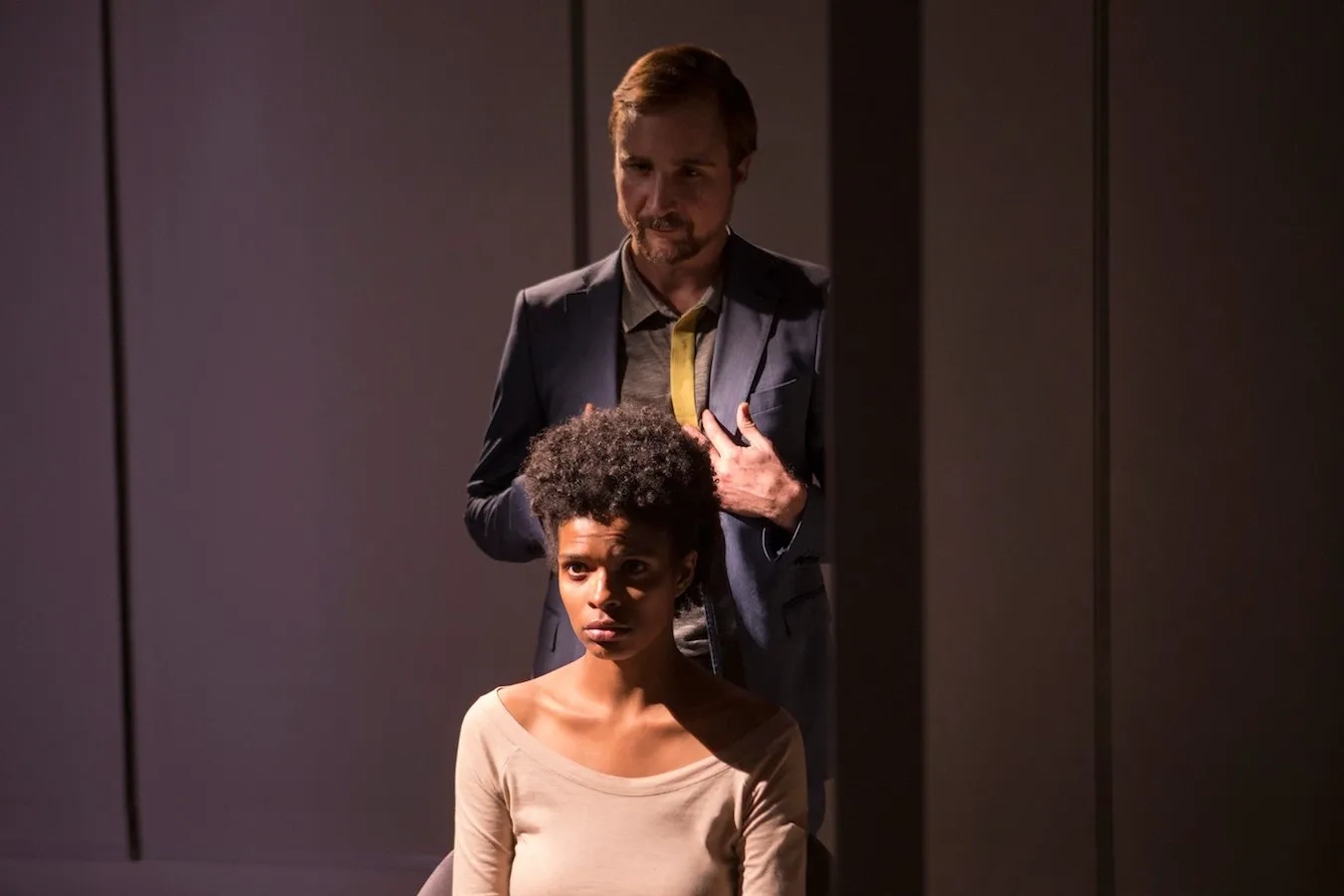 João Miguel and Vaneza Oliveira in 3% (2016)