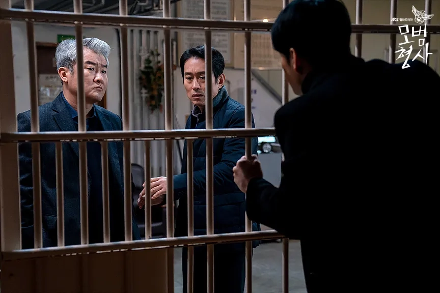 Hie-bong Jo and Son Jong-hak in The Good Detective (2020)