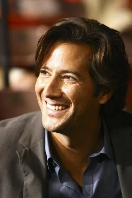 Henry Ian Cusick in Lost (2004)