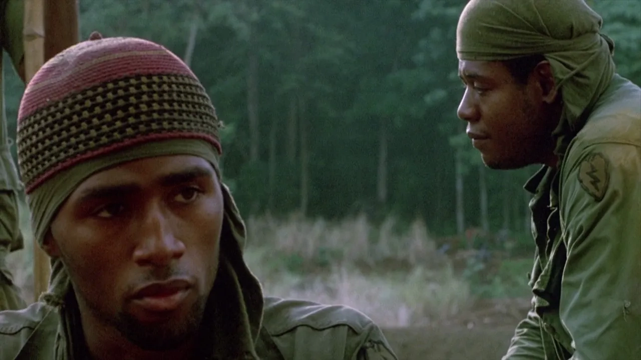 Forest Whitaker and Reggie Johnson in Platoon (1986)