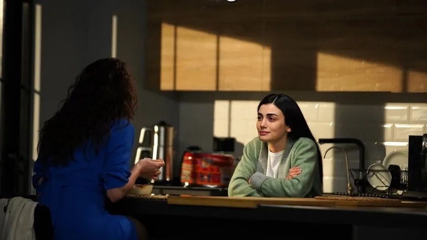 Özge Yagiz and Özge Özacar in Baba (2022)