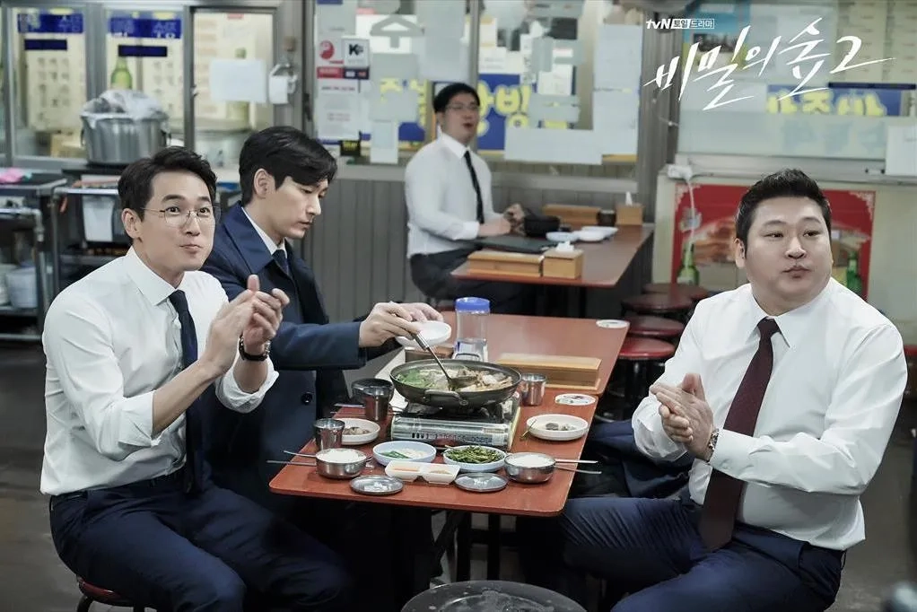 Cho Seung-woo, Yeong-jae Kim, and Moo-Seong Choi in Stranger: Episode #2.4 (2020)