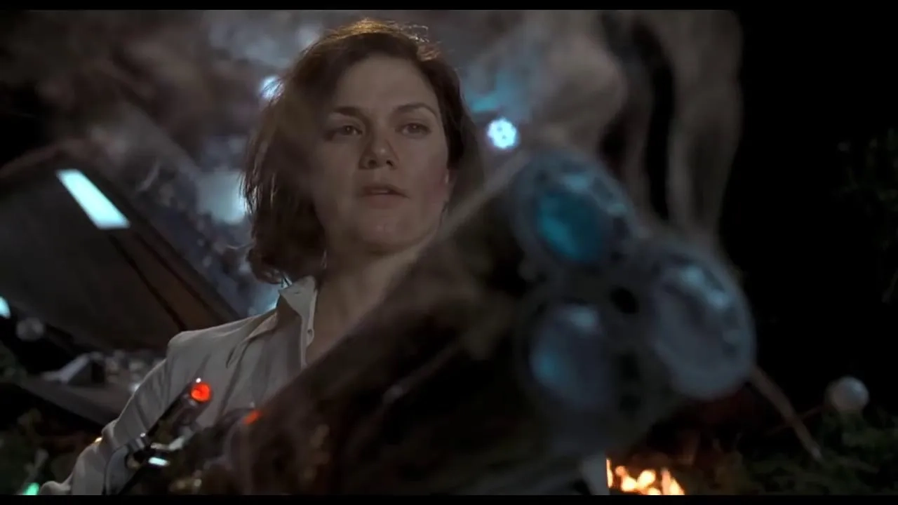 Linda Fiorentino in Men in Black (1997)