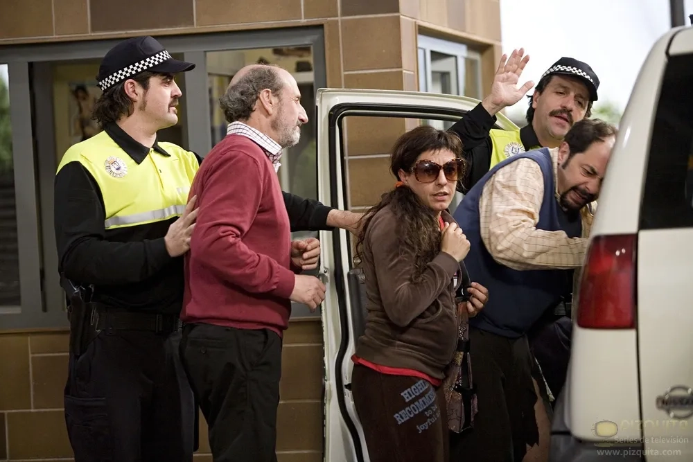 José Luis Gil, Jordi Sánchez, and Cristina Medina in La que se avecina (2007)