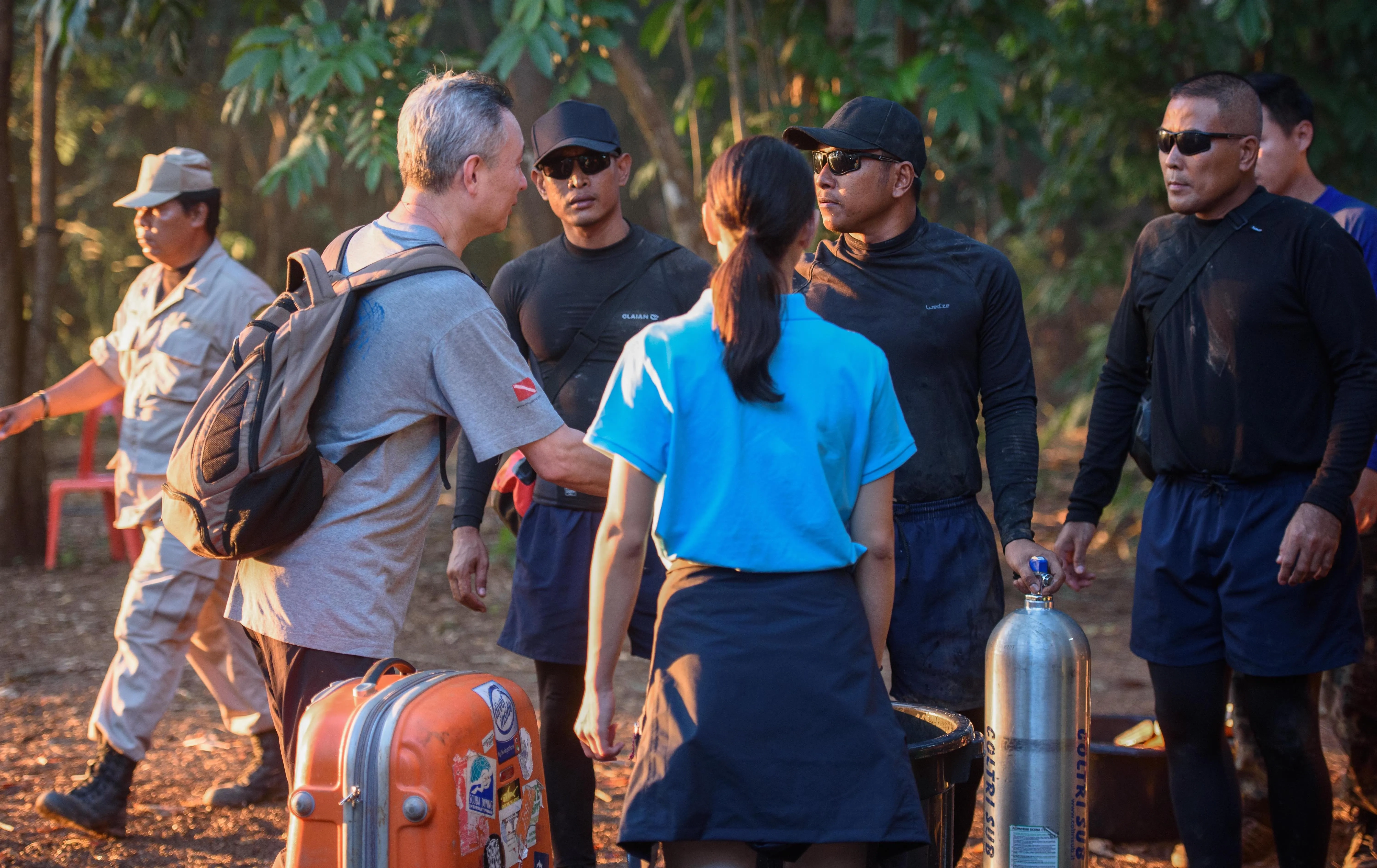 Tan Xiaolong, Thanawut Ketsaro, and Ting Sue in The Cave (2019)