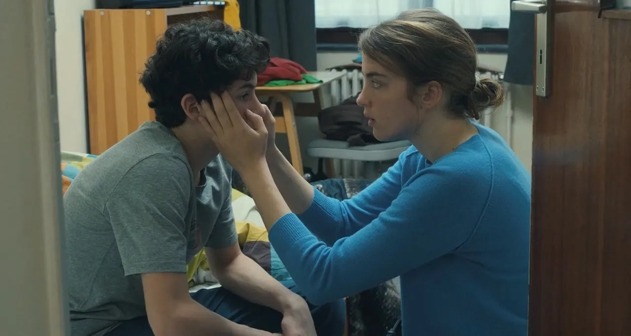 Adèle Haenel and Louka Minnella in The Unknown Girl (2016)