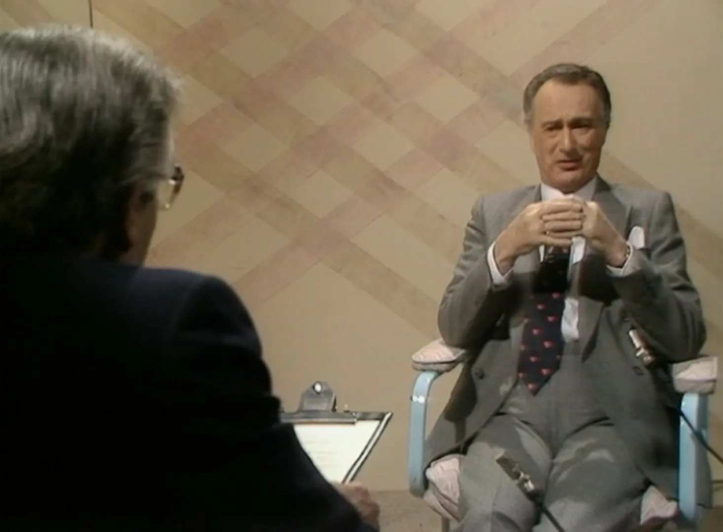 Paul Eddington and Ludovic Kennedy in Yes Minister (1980)