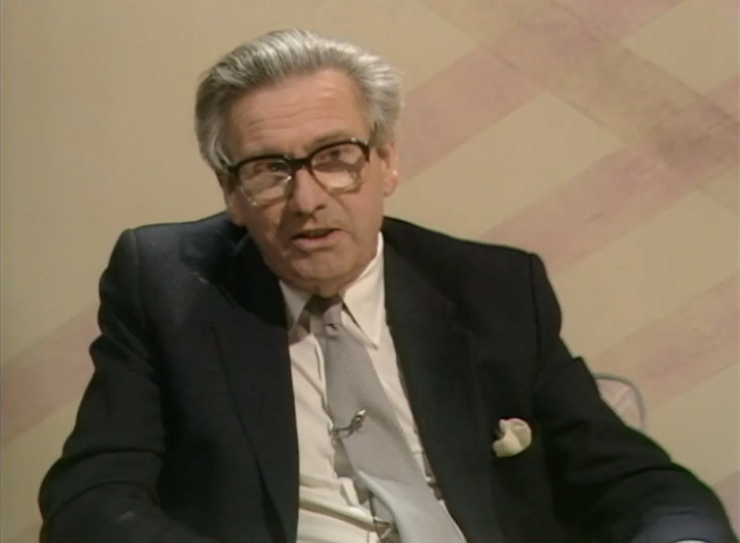 Ludovic Kennedy in Yes Minister (1980)