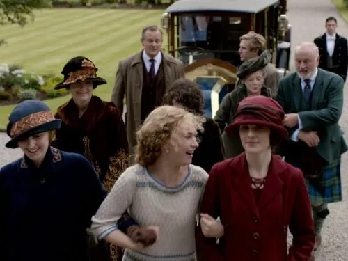 Elizabeth McGovern, Maggie Smith, Hugh Bonneville, Peter Egan, Dan Stevens, Michelle Dockery, Laura Carmichael, and Lily James in Downton Abbey (2010)