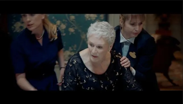 Still of Catharina Christie and Glenn Close in 'The Wife'.