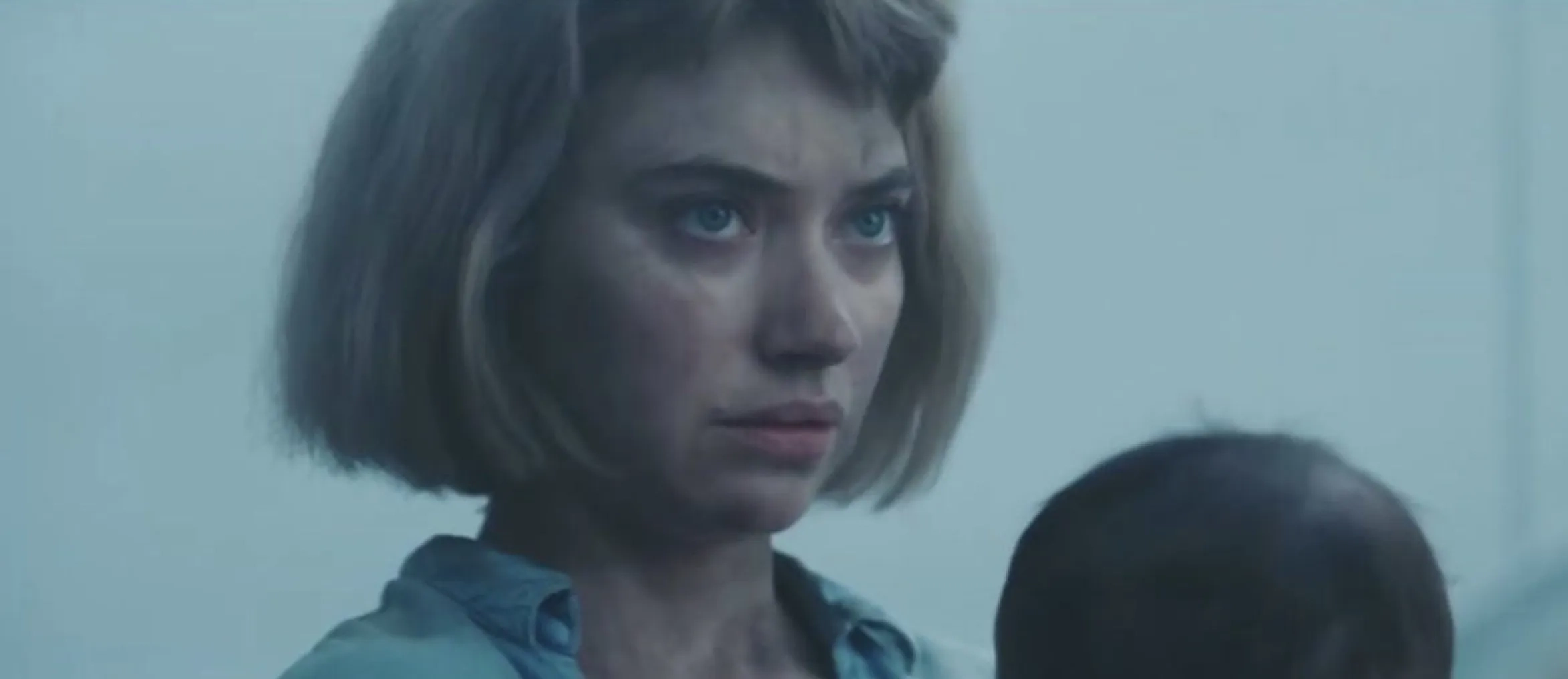 Côme Thiry and Imogen Poots in Vivarium (2019)