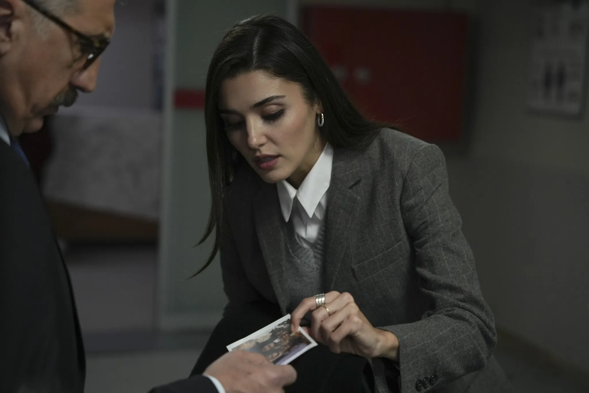 Cem Davran and Hande Erçel in Another Love (2023)