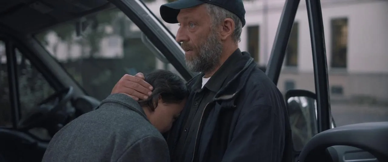 Vincent Cassel and Benjamin Lesieur in The Specials (2019)