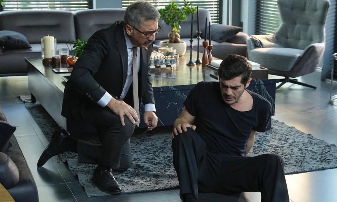 Cem Davran and Burak Deniz in Another Love (2023)