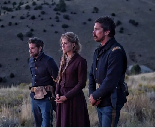 Christian Bale, Rosamund Pike, and Paul Anderson in Hostiles (2017)