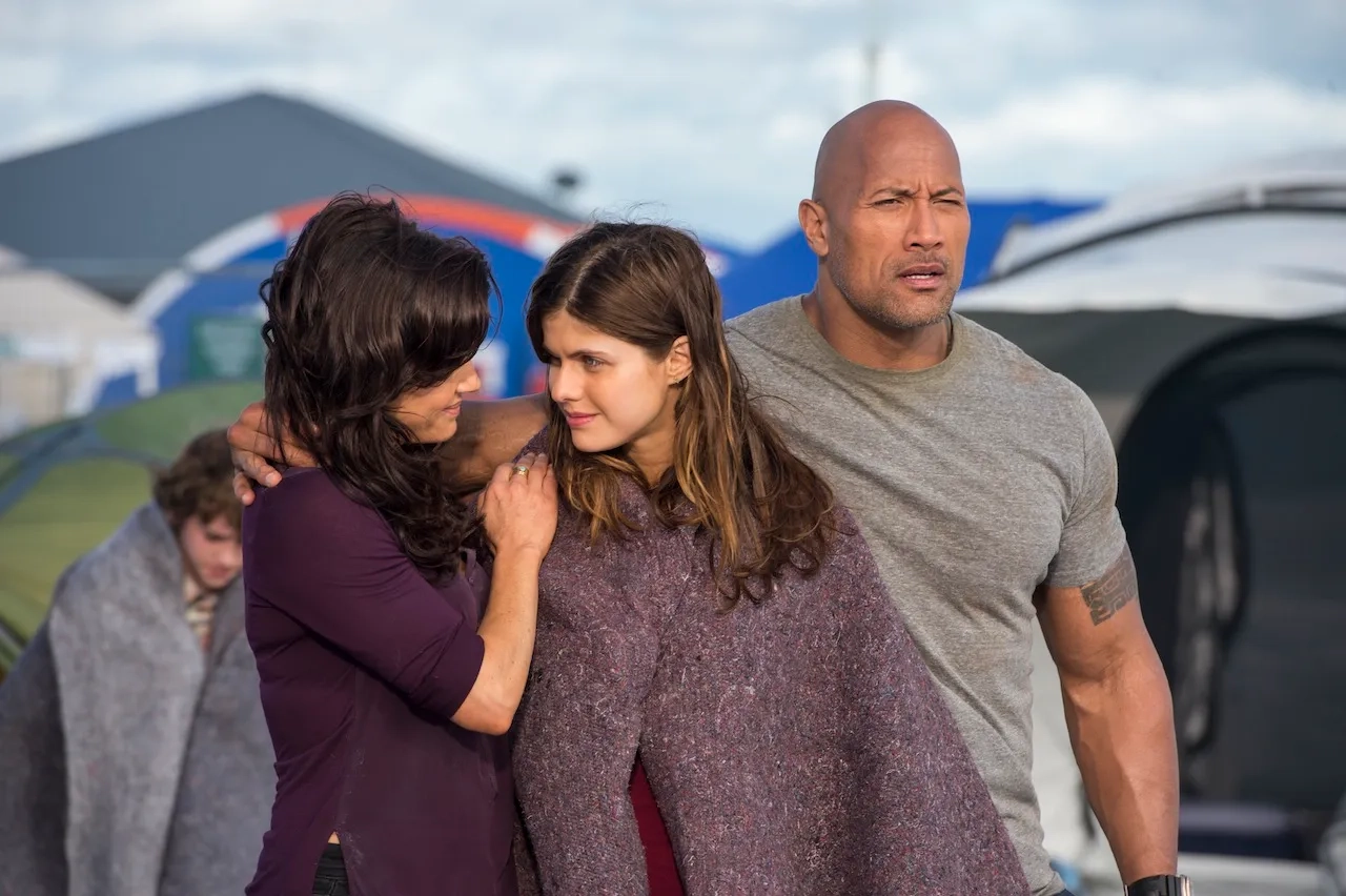 Carla Gugino, Dwayne Johnson, and Alexandra Daddario in San Andreas (2015)