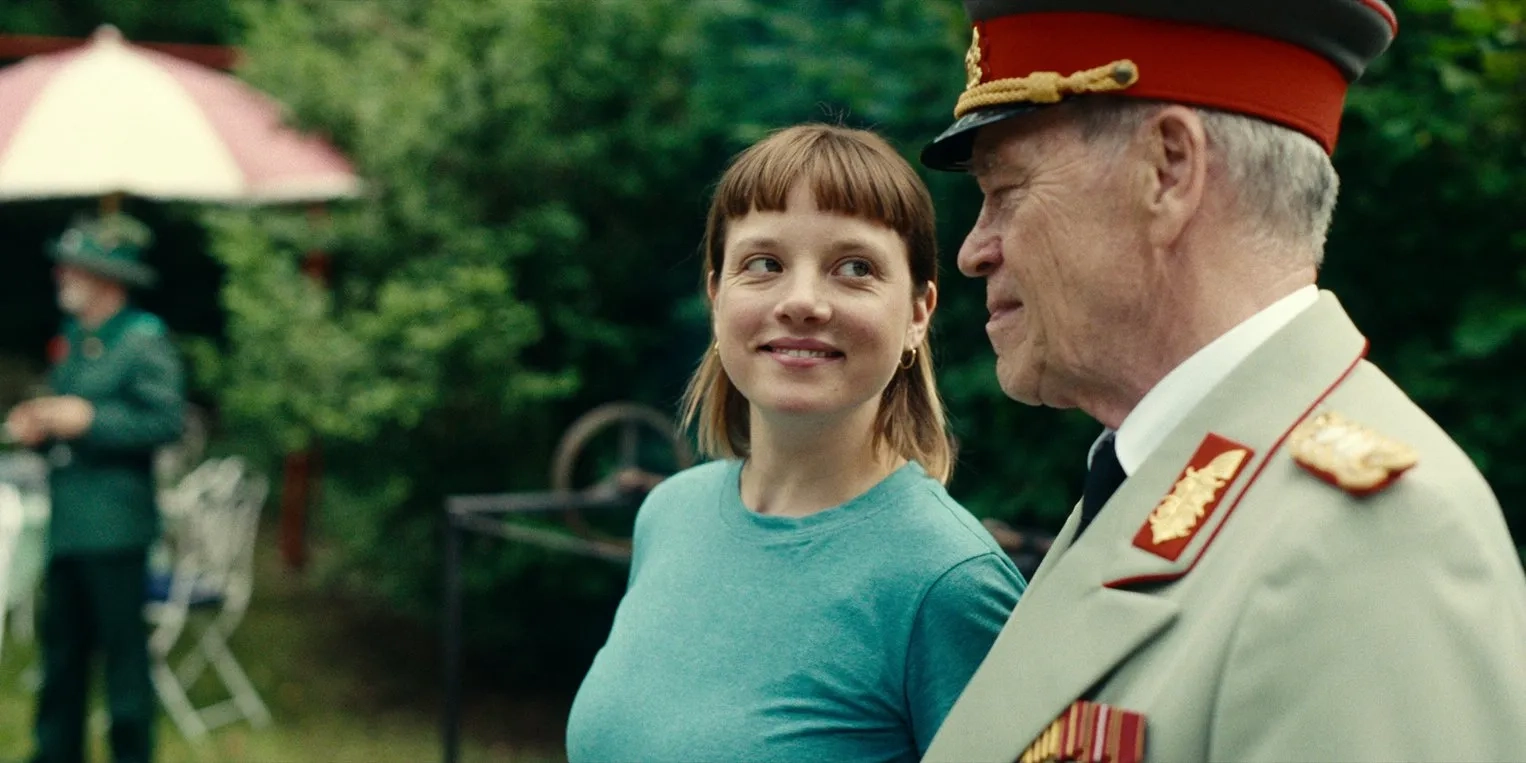 Jürgen Heinrich and Jella Haase in Kleo (2022)