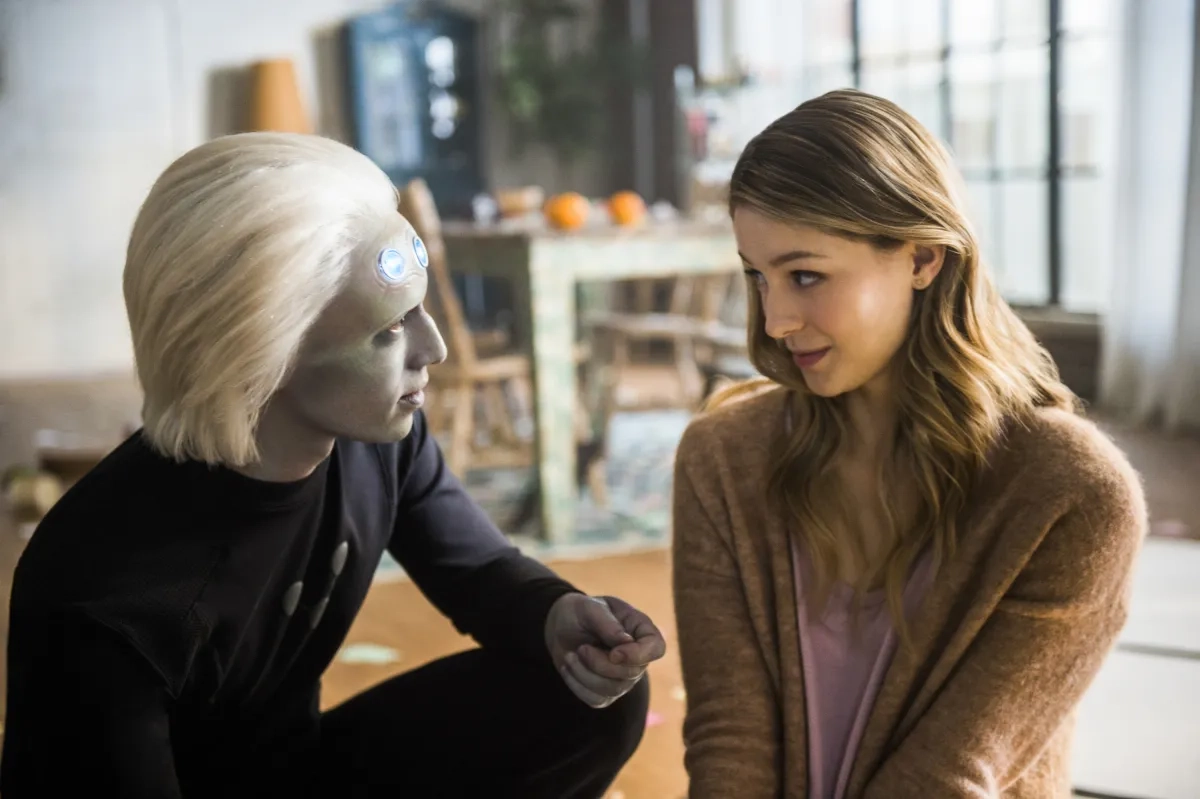 Jesse Rath and Melissa Benoist in Supergirl (2015)